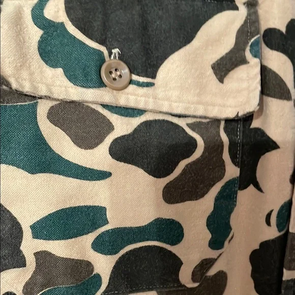 L.L. Bean Casual Button Down Shirt Green and Tan camouflage - Picture 3 of 6